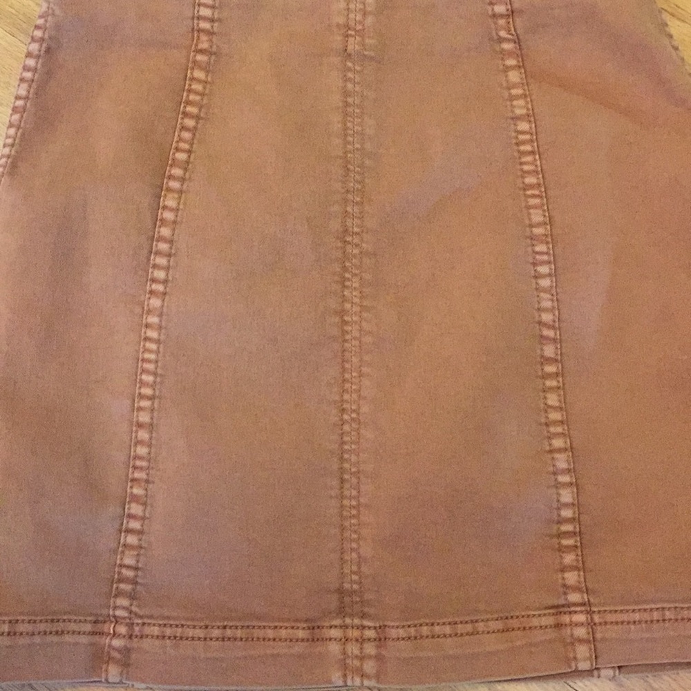 Free People stretchy denim skirt VGUC Caramel/tan - Picture 2 of 7